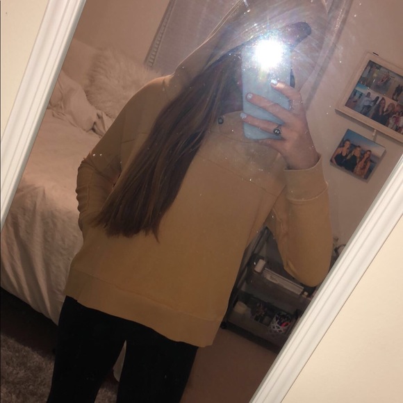 Urban Outfitters yellow sweatshirt - Picture 3 of 3